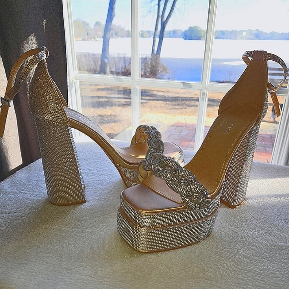 Azalea Wang Haylee 12th Tribe Platform Heels with Rhinestone Embellishment Sz 9